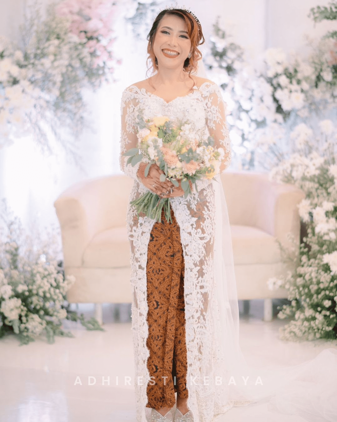 Tampilan Kebaya Modern Klasik saat Dikenakan untuk Resepsi