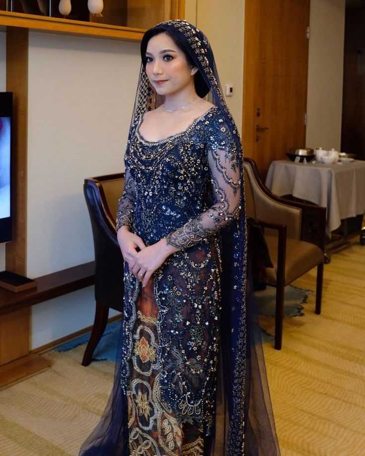 Kebaya Brokat Navy