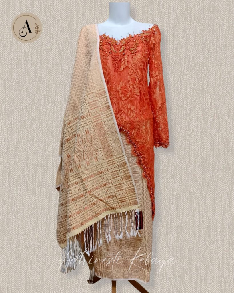 Kebaya Ibu - Adhiresti Kebaya Kebaya-Ibu-Pengantin-2 (front)