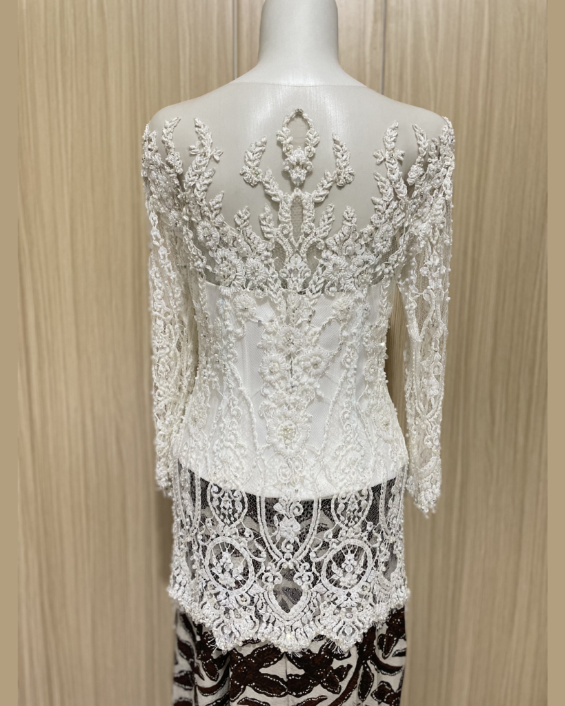 Kebaya Pengantin Custom Jerman (5) Detail belakang kebaya pengantin custom untuk pernikahan di Jerman (Adhiresti Kebaya)